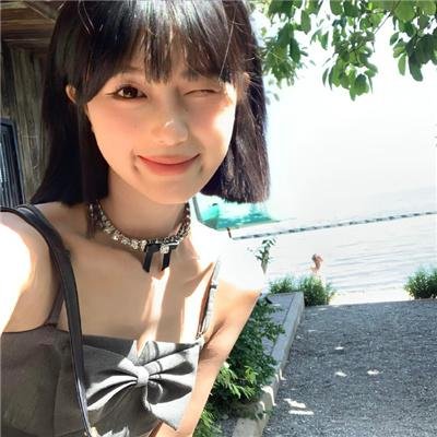照片的她